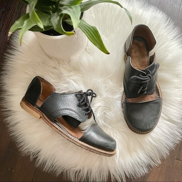 Minimarket Cut-Out Oxfords - Picture 3 of 13